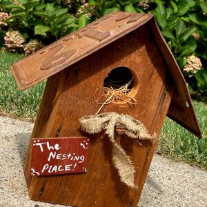 Handmade Rustic Nesting Place Birdhouse 1934 PA Antique Car License Plate Roof